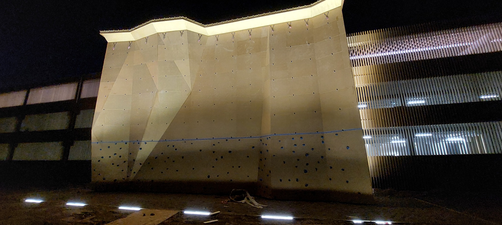 MUR D'ESCALADE
